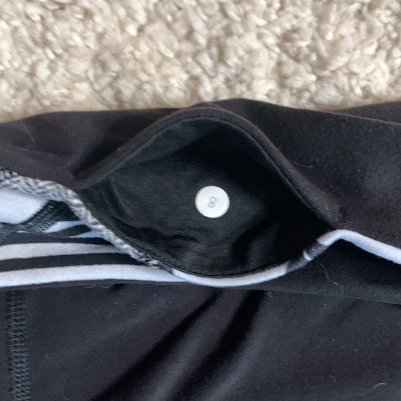 Lululemon-Groove Short- Sz 8- Reversible Bike Short- 5” Inseam- Black & White - Picture 9 of 11